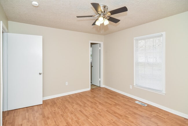Building Photo - 26965 Pine Dr