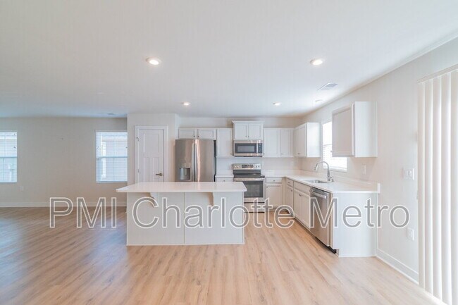 Building Photo - 6114 Bellastead Dr
