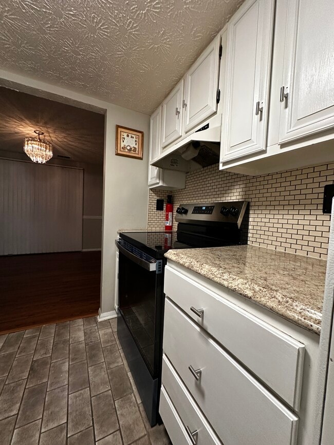 Foto del edificio - 14505 Farmcrest Pl