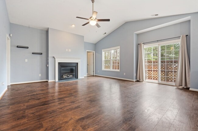 Building Photo - Available Now! 3bd/2ba Home 10 Minutes from Downtown Durham!