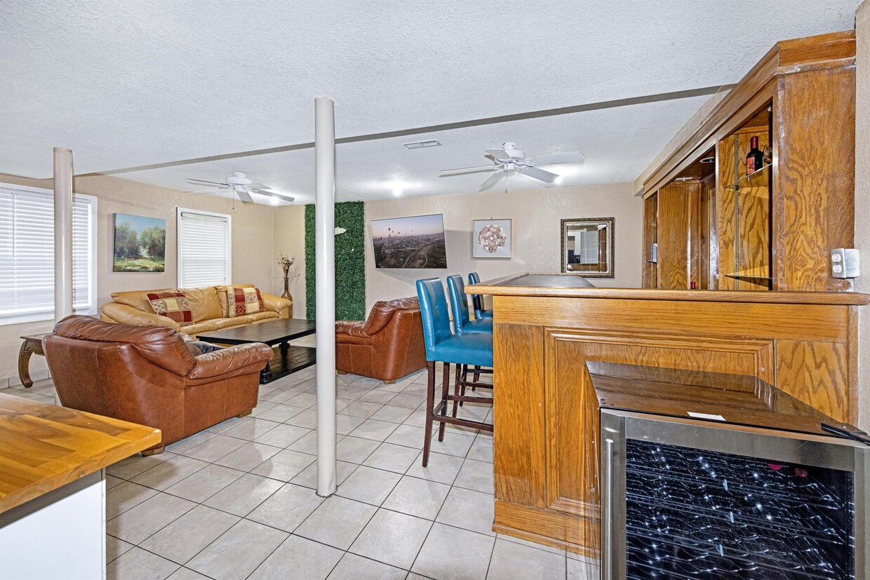 Primary Photo - 728 Saybrook Cir NW