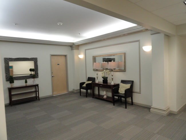 Building Photo - 537 Congress St