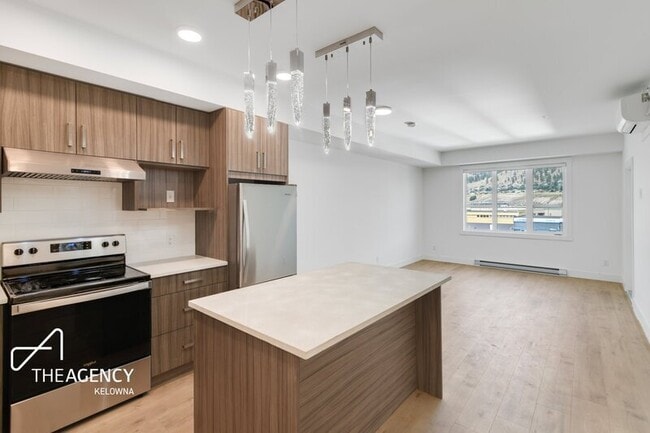 Building Photo - 1036 Coronation Ave