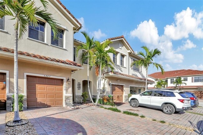 Building Photo - 5887 NW 56th Pl