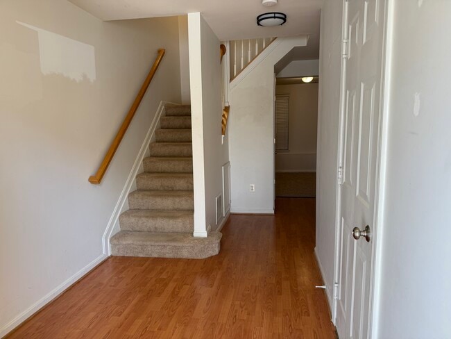 Building Photo - 637 Baystone Ct