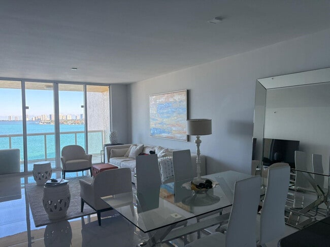 Foto del edificio - 2650 Lake Shore Dr