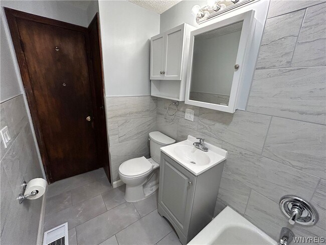 Building Photo - 128 Bannard Ave