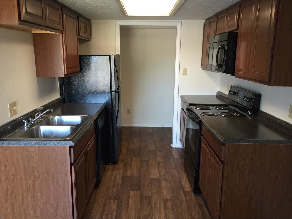 305 Elmead Ct, Greenwood, IN 46142 Townhome Rentals in Greenwood IN