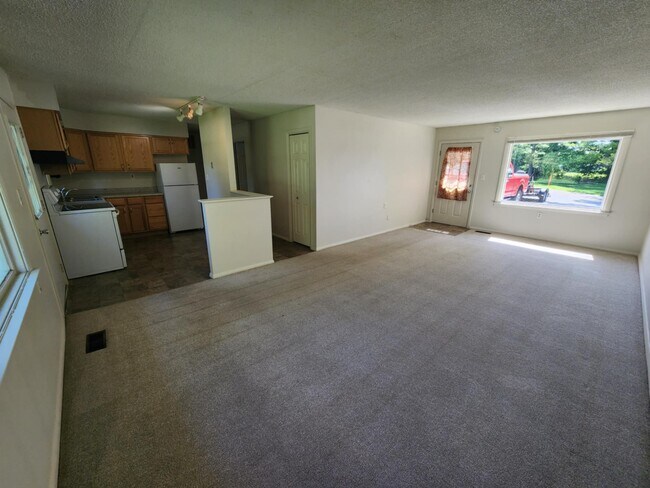 Building Photo - 7939 E Cree Lake Dr S