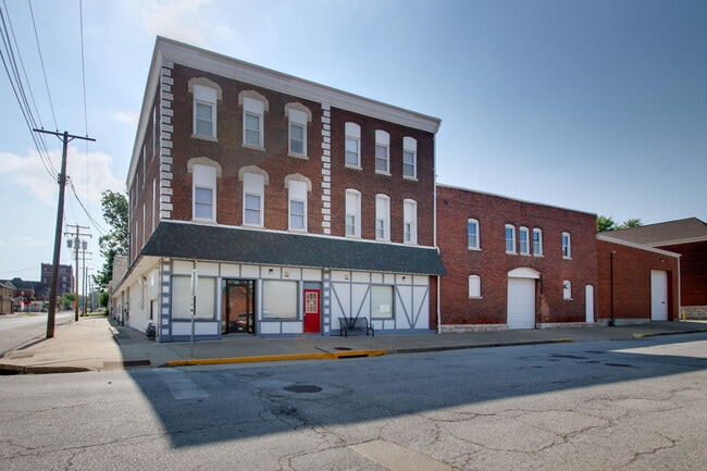Building Photo - 301 S 7th St