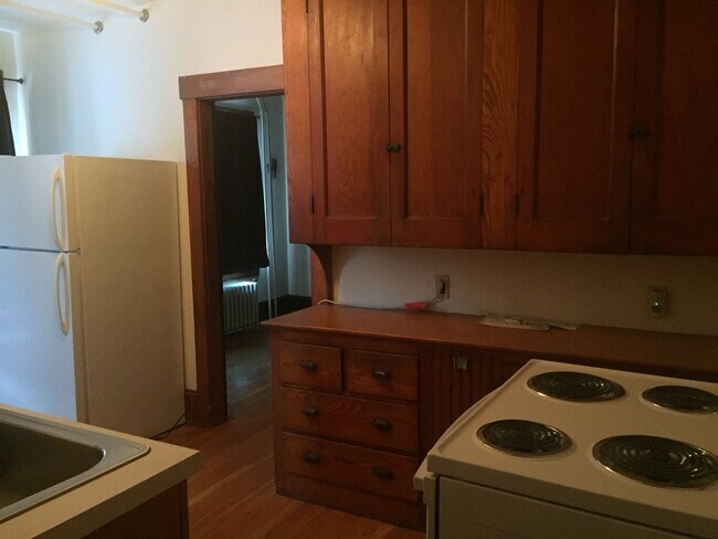 Building Photo - 68 Ascutney St