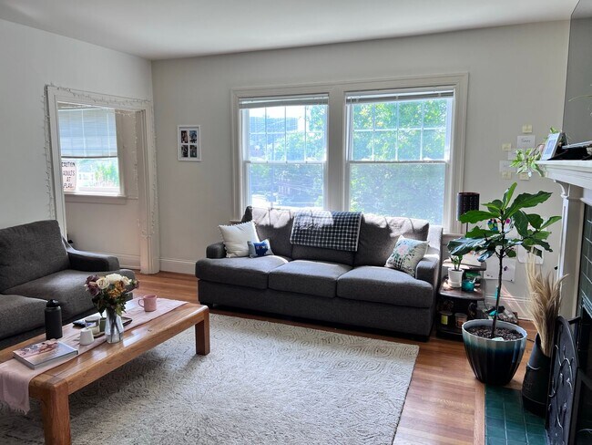 Foto del edificio - 3578 Burch Ave