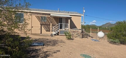 Building Photo - 2209 E Carriage Dr