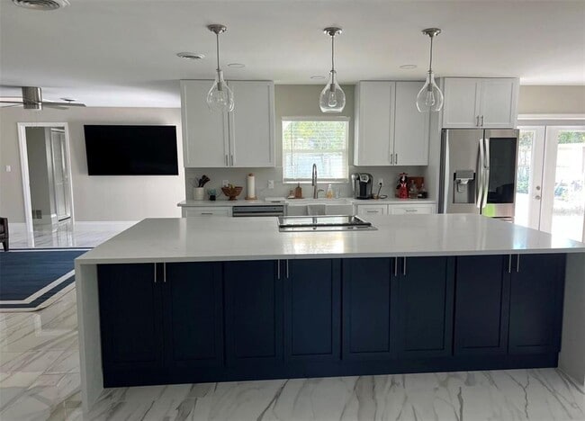 Building Photo - 1420 Lyndale Blvd