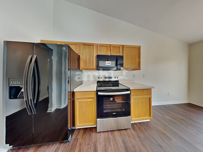 Building Photo - 218 Bellport Dr