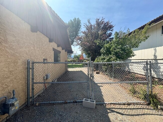 Building Photo - 1620 County Rd