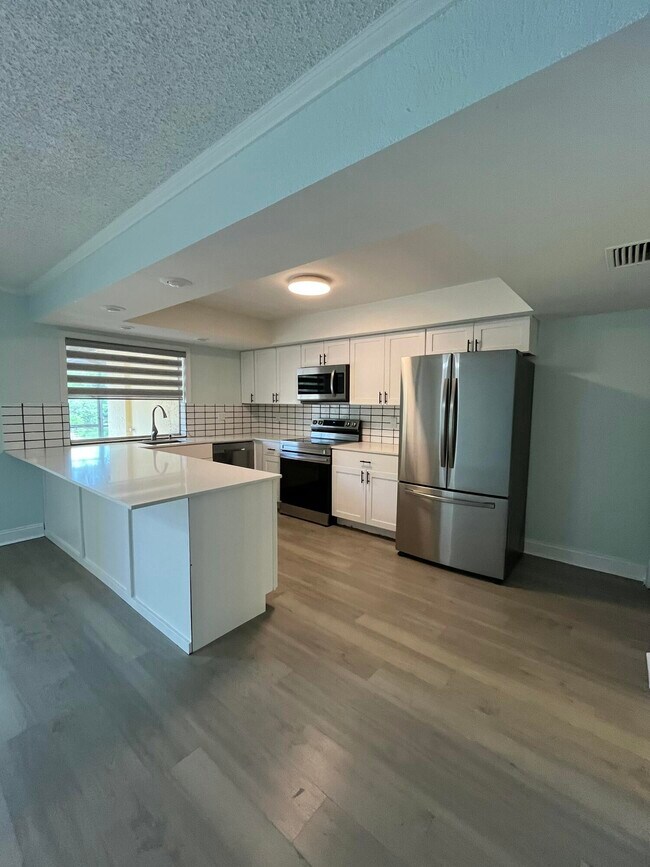Foto del edificio - 4305 Coral Springs Dr