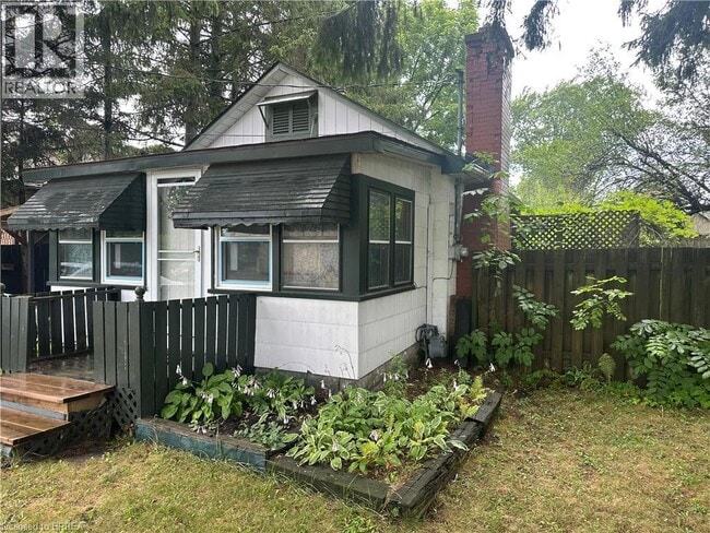 Building Photo - 3852 Roxborough Ave