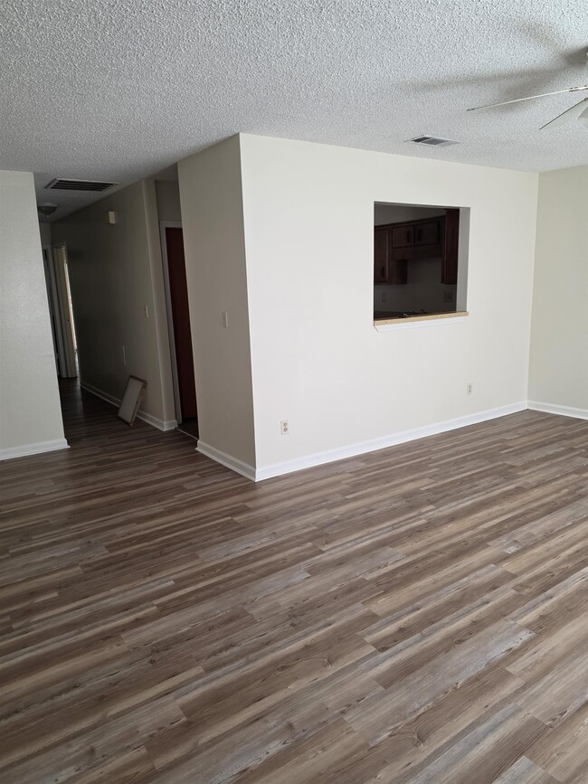 Building Photo - 2364 Tina Dr