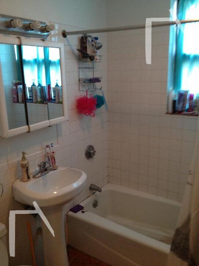 Building Photo - Clevaland Circle Area 5  bed 2.5 bath with amazing layout NO BROKER FEE for 9/1 Close to BC