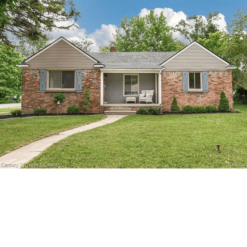 Primary Photo - 28588 Pierce St