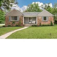 Building Photo - 28588 Pierce St