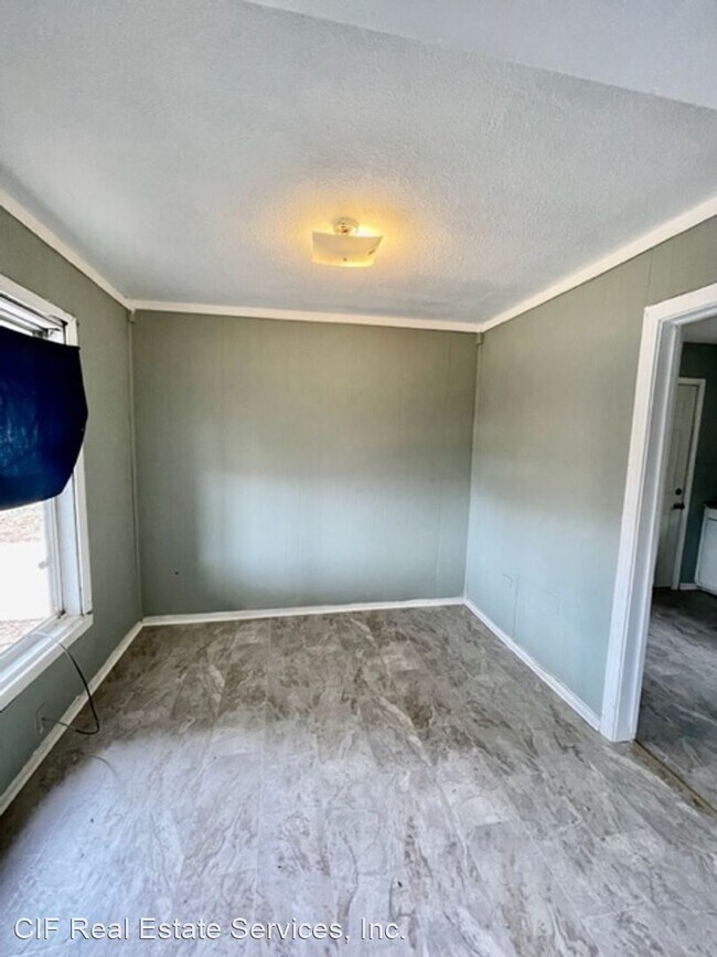 Building Photo - 2 br, 1 bath House - 3917 Roselawn Dr.