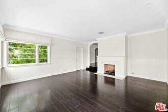 Building Photo - 9233 1/2 Doheny Rd
