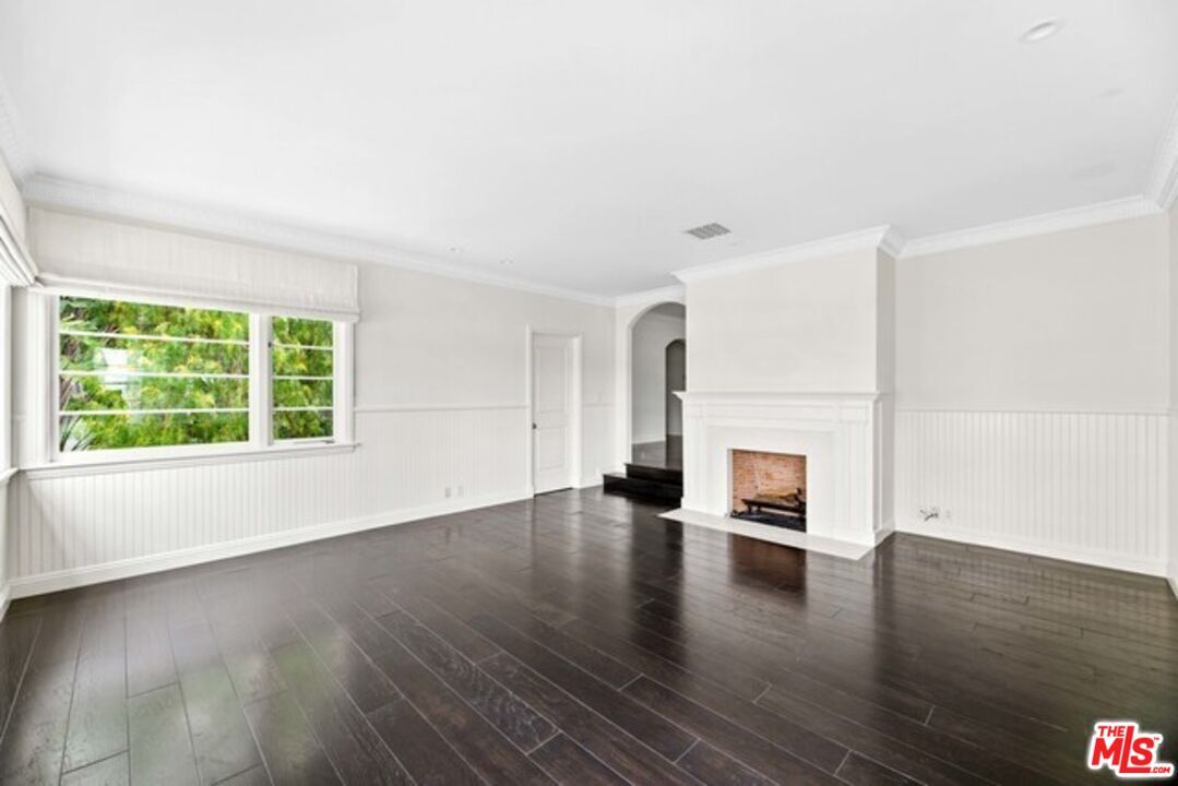 Foto principal - 9233 1/2 Doheny Rd