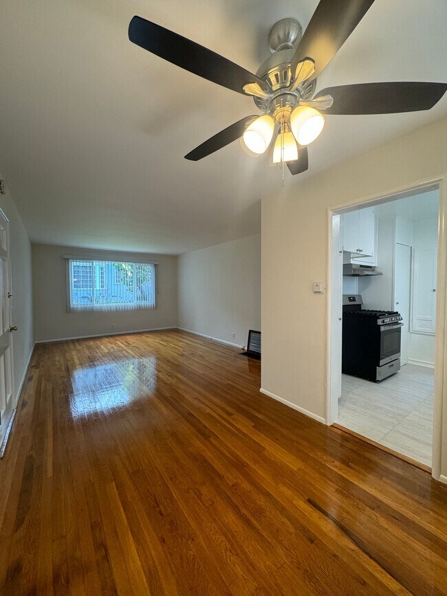 Building Photo - 1792 Grevelia St
