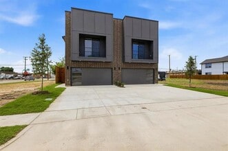 Building Photo - 2501 Merlin St