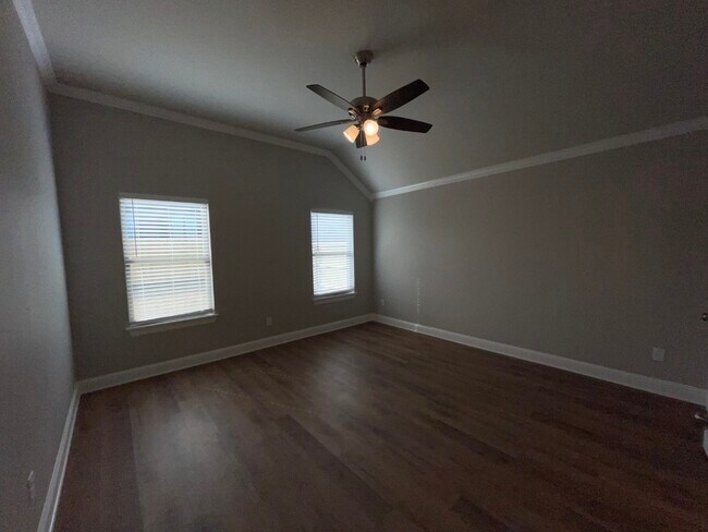 Building Photo - 10008 Dayspring Dr