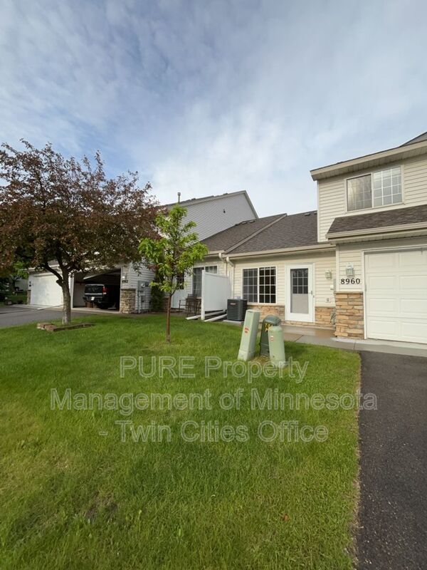 Building Photo - 8960 Pheasant Ln