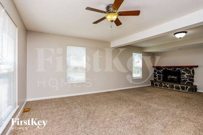 Foto del edificio - 8 Four Winds Dr