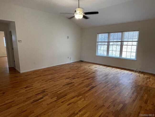 Foto del edificio - 95 Old Mountain Rd