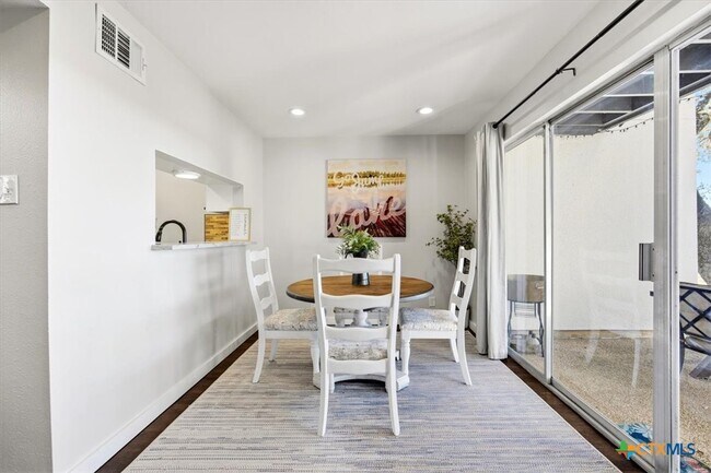 Foto del edificio - 1135 Parkview Dr