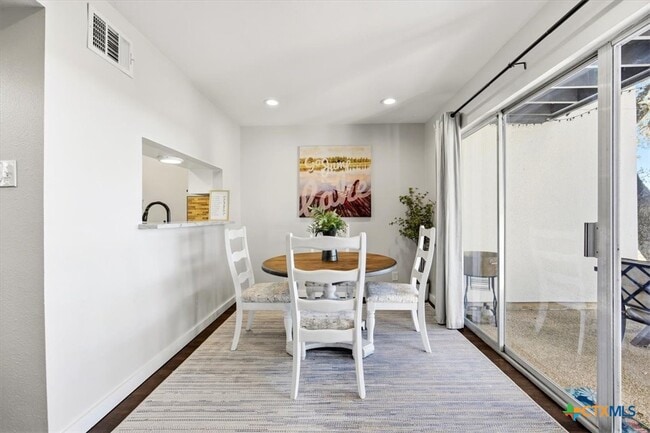 Building Photo - 1135 Parkview Dr