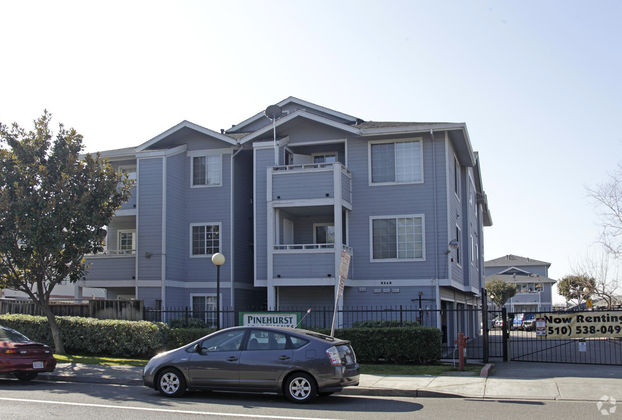 Foto principal - Pinehurst Apartments
