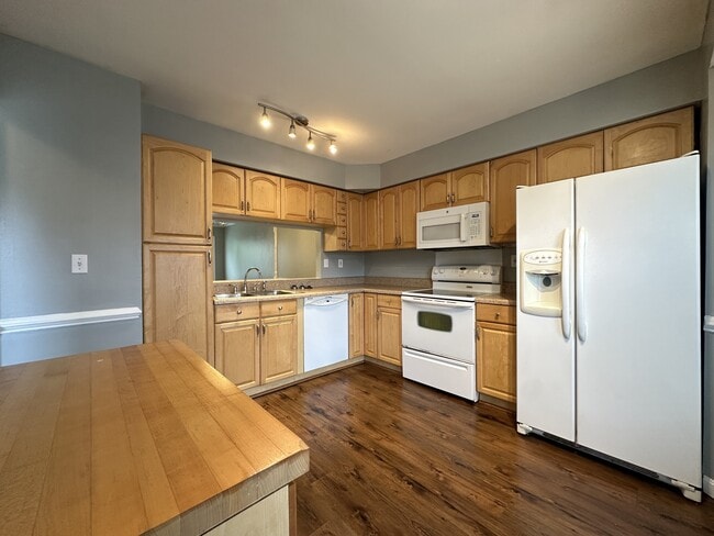Building Photo - 1347 Battleford Dr