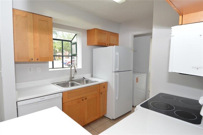 Foto del edificio - 8629 Fancy Finch Dr