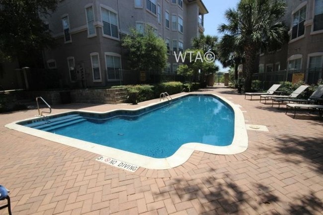 Building Photo - 2 bedroom in SAN ANTONIO TX 78209