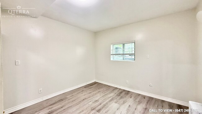 Building Photo - 22 Woodlawn Av W
