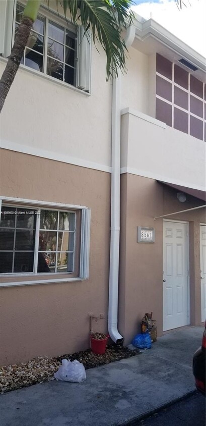 Primary Photo - 8561 SW 109th Ave