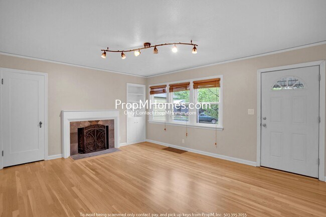 Building Photo - Charming Two Bedroom Cottage in Sellwood!