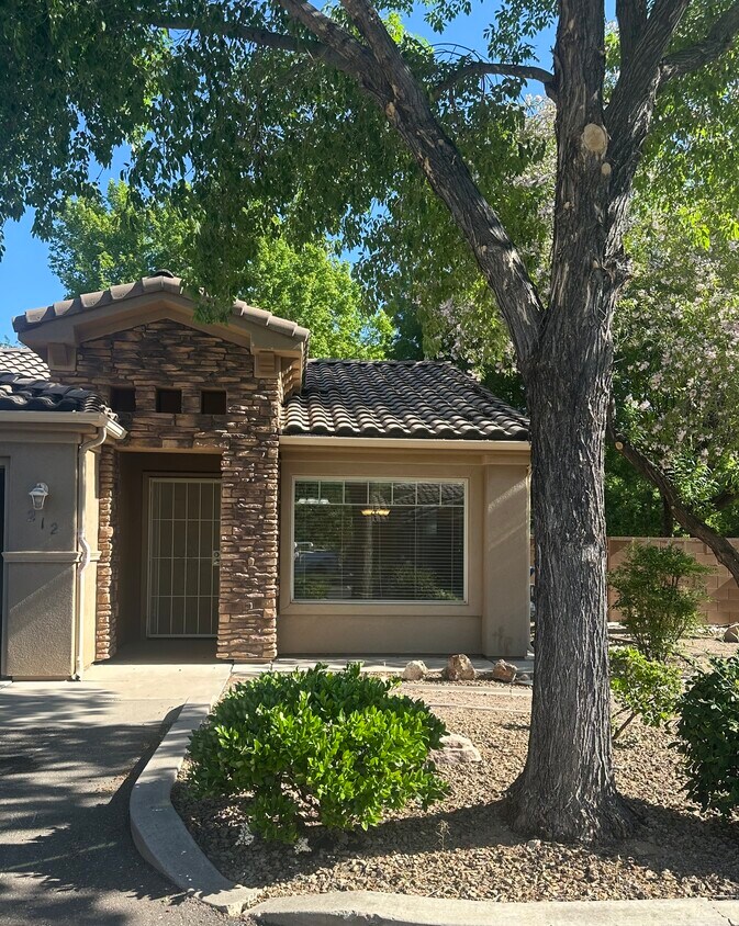 Primary Photo - 212 N 35 W