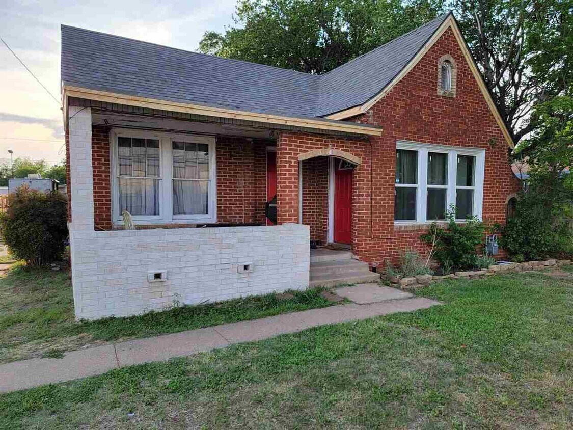 Primary Photo - 2806 Holliday Rd