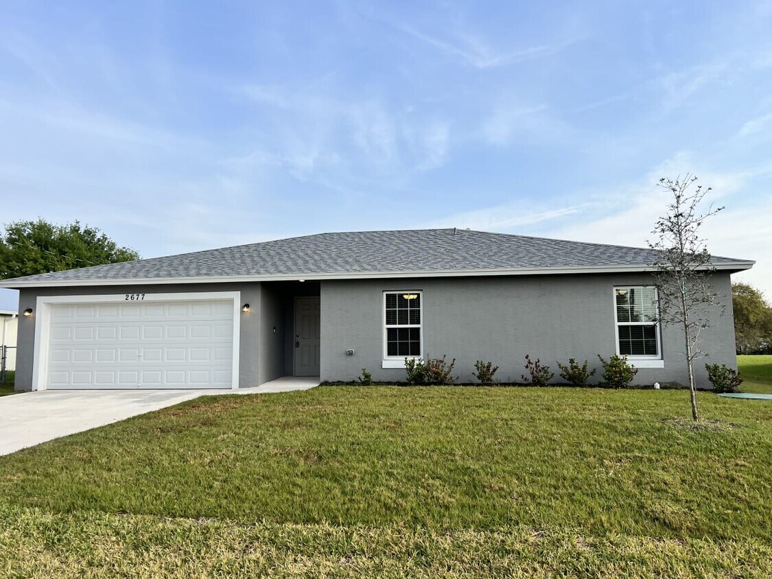 Foto principal - 2677 SW Fair Isle Rd