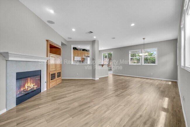 Foto del edificio - 5730 Autumnwood Ln
