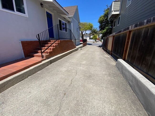 Foto del edificio - 739 W Franklin St