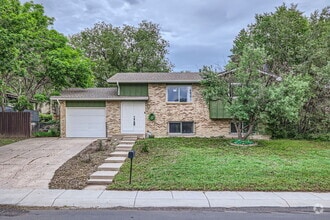 Building Photo - 605 Raemar Dr
